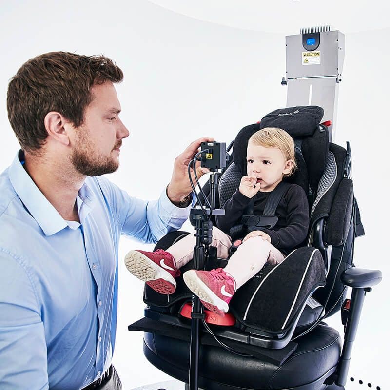 orion_at_comp_chair_environmental_child3